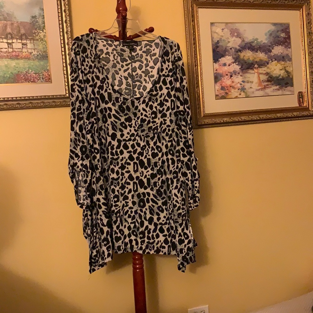 Gray top with black leopard print